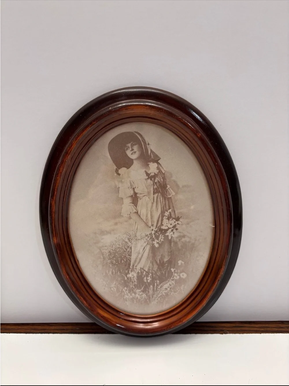 Vintage Oval Photo Frame Picture Gallery Wall lady portrait wooden frame